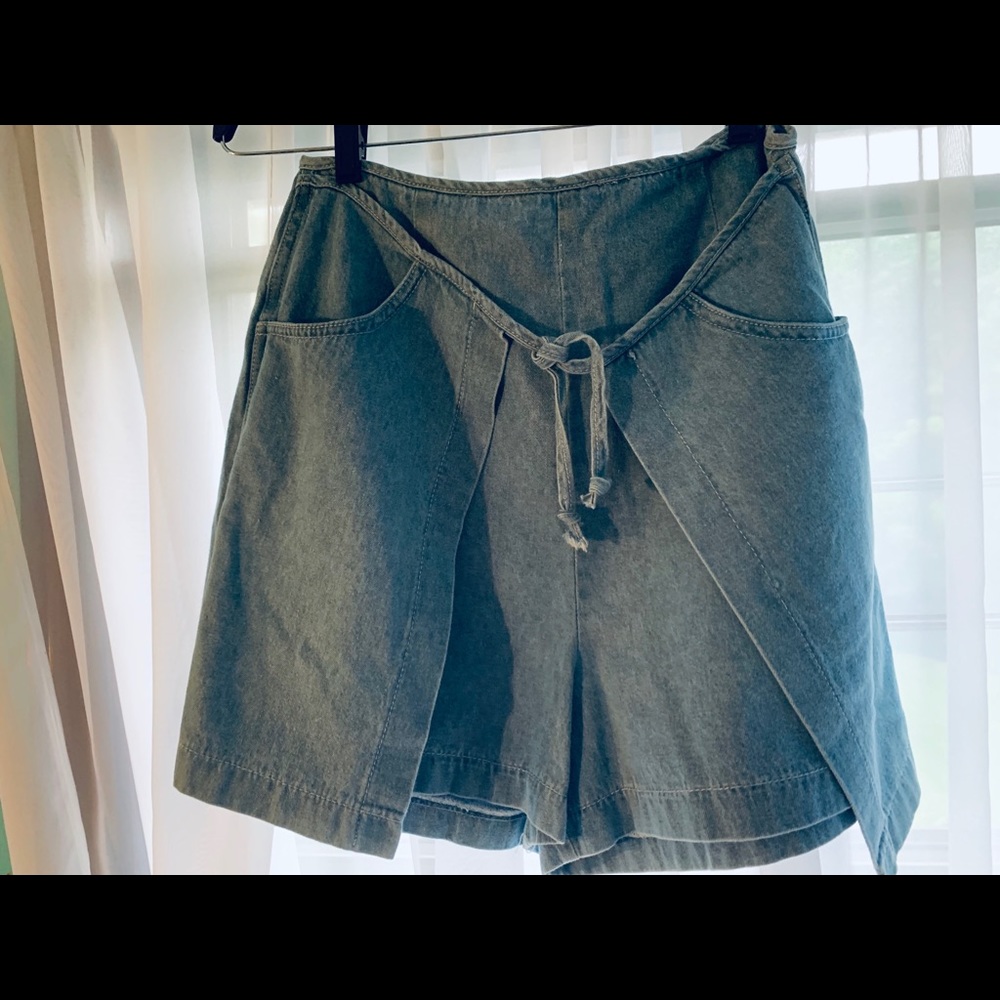Shorts - Picture 3 of 7